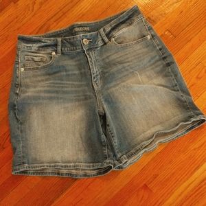 Maurice's blue jean shorts